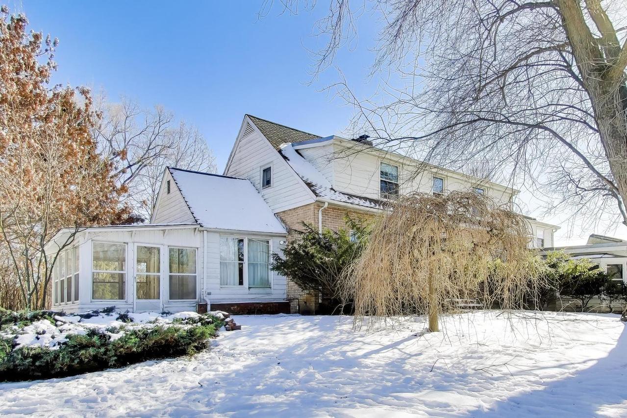 600 Riverwoods Rd., Mettawa, IL 60045