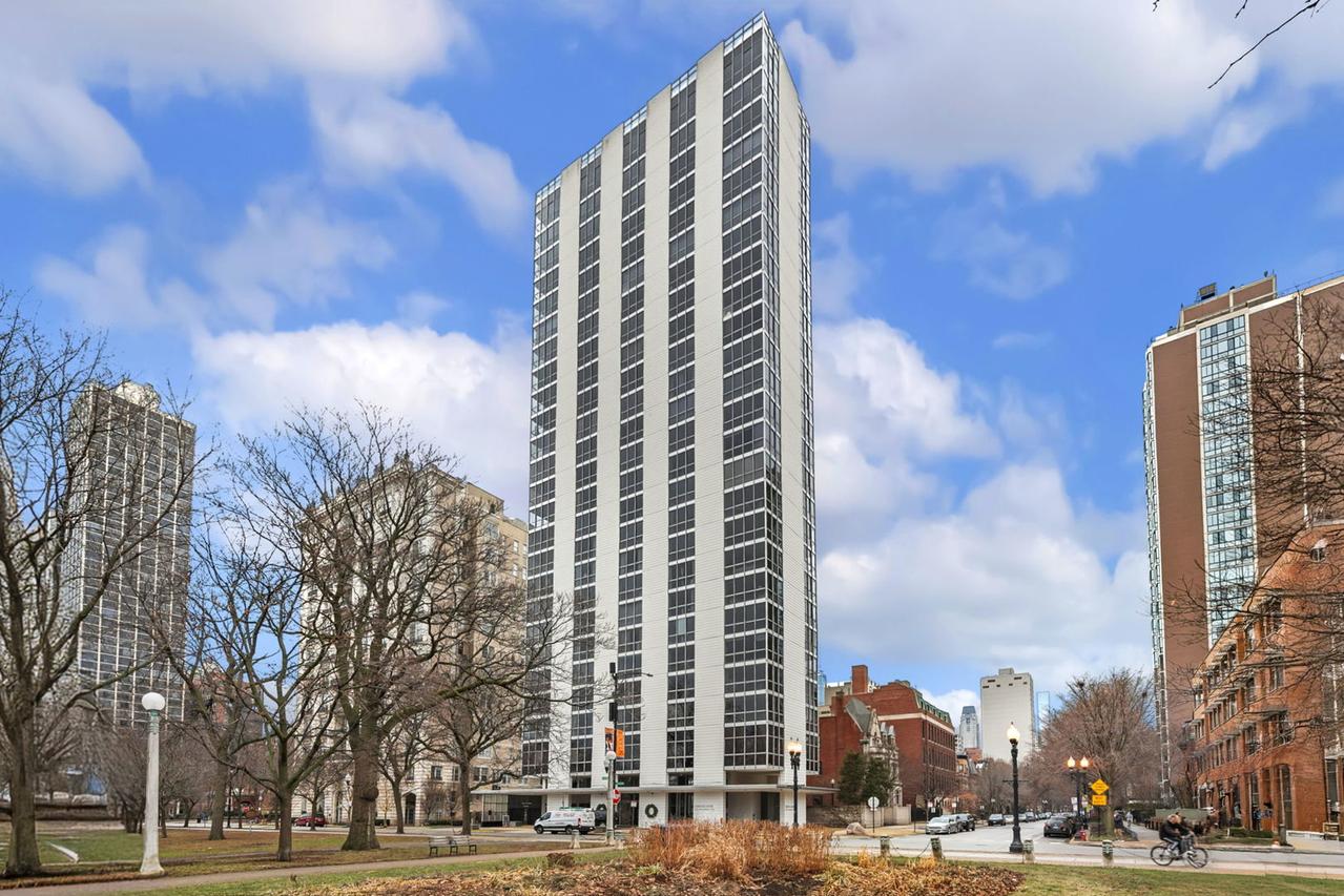 1555 N Dearborn Pkwy. #17C, Chicago, IL 60610