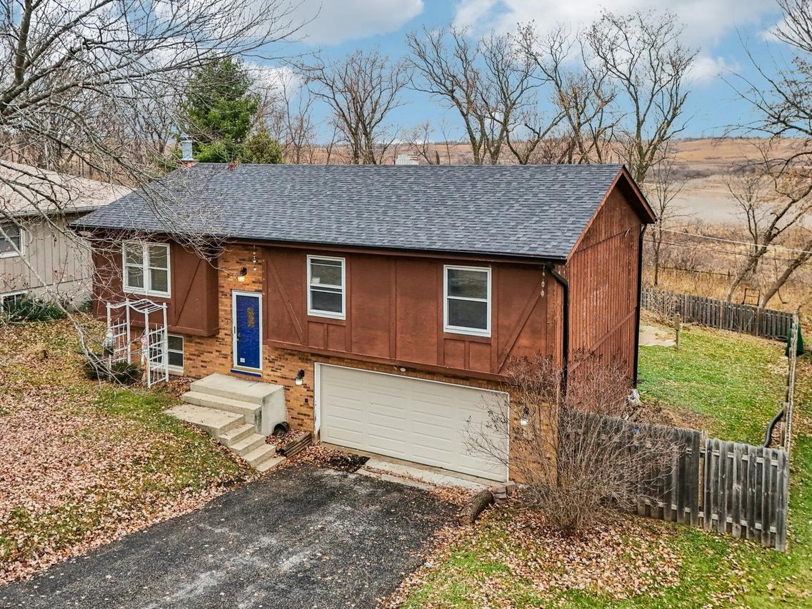 413 Plum St., Lake In The Hills, IL 60156