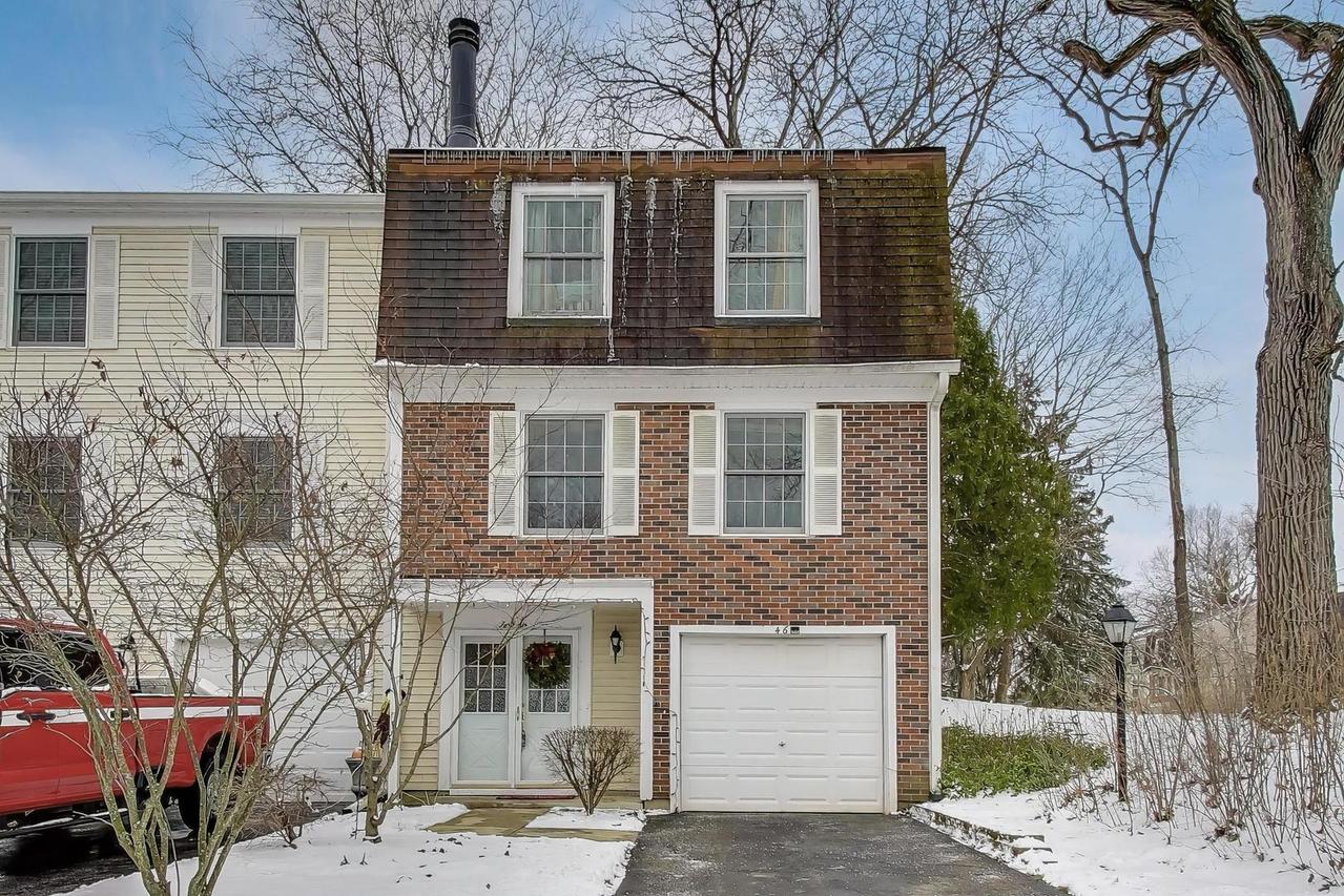 46 Oak Valley Dr., Cary, IL 60013