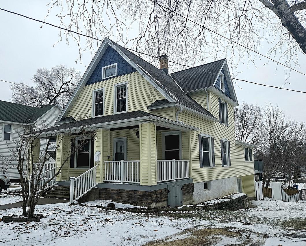 916 S Hennepin Ave., Dixon, IL 61021