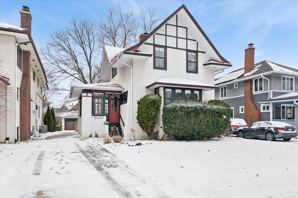 637 N Grove Ave., Oak Park, IL 60302