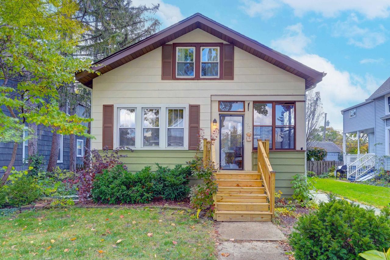 1561 E Walnut Ave., Des Plaines, IL 60016