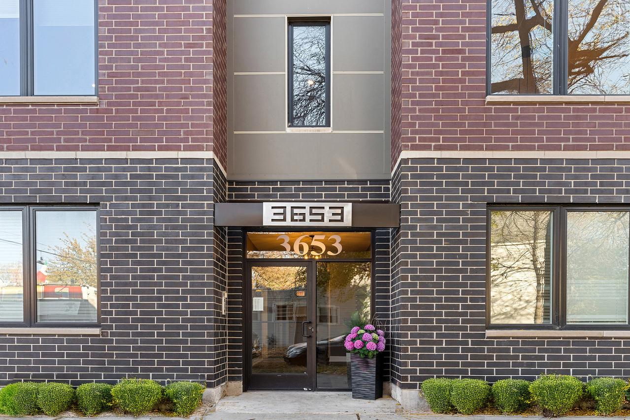 3653 W Barry Ave. #4E, Chicago, IL 60618