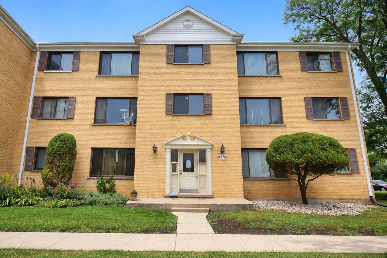 9375 Hamilton Ct. #E, Des Plaines, IL 60016