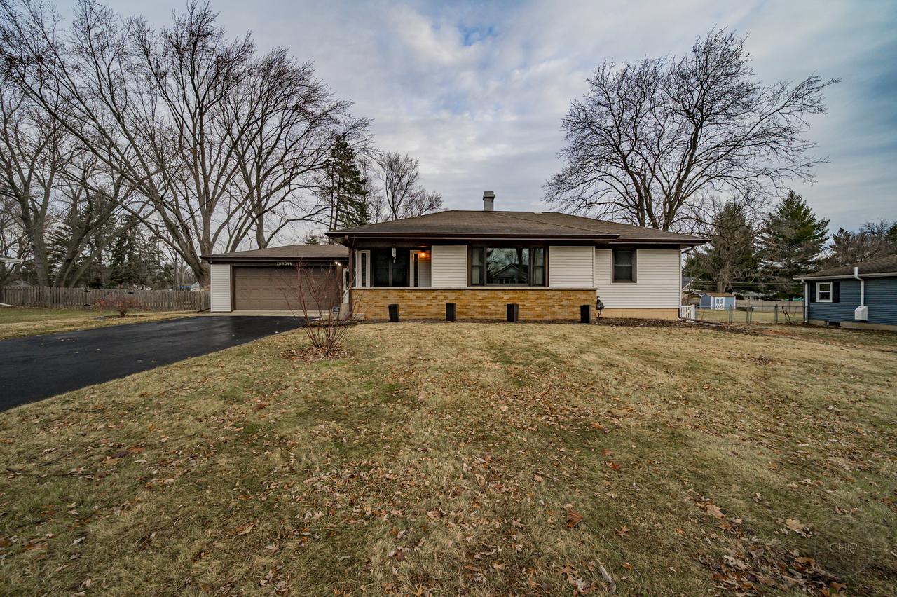 28W544 Forest View Ave., Warrenville, IL 60555