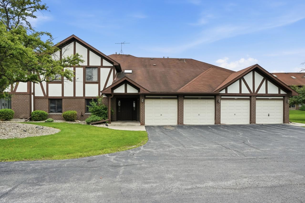 917 Patricia Ln., Crete, IL 60417