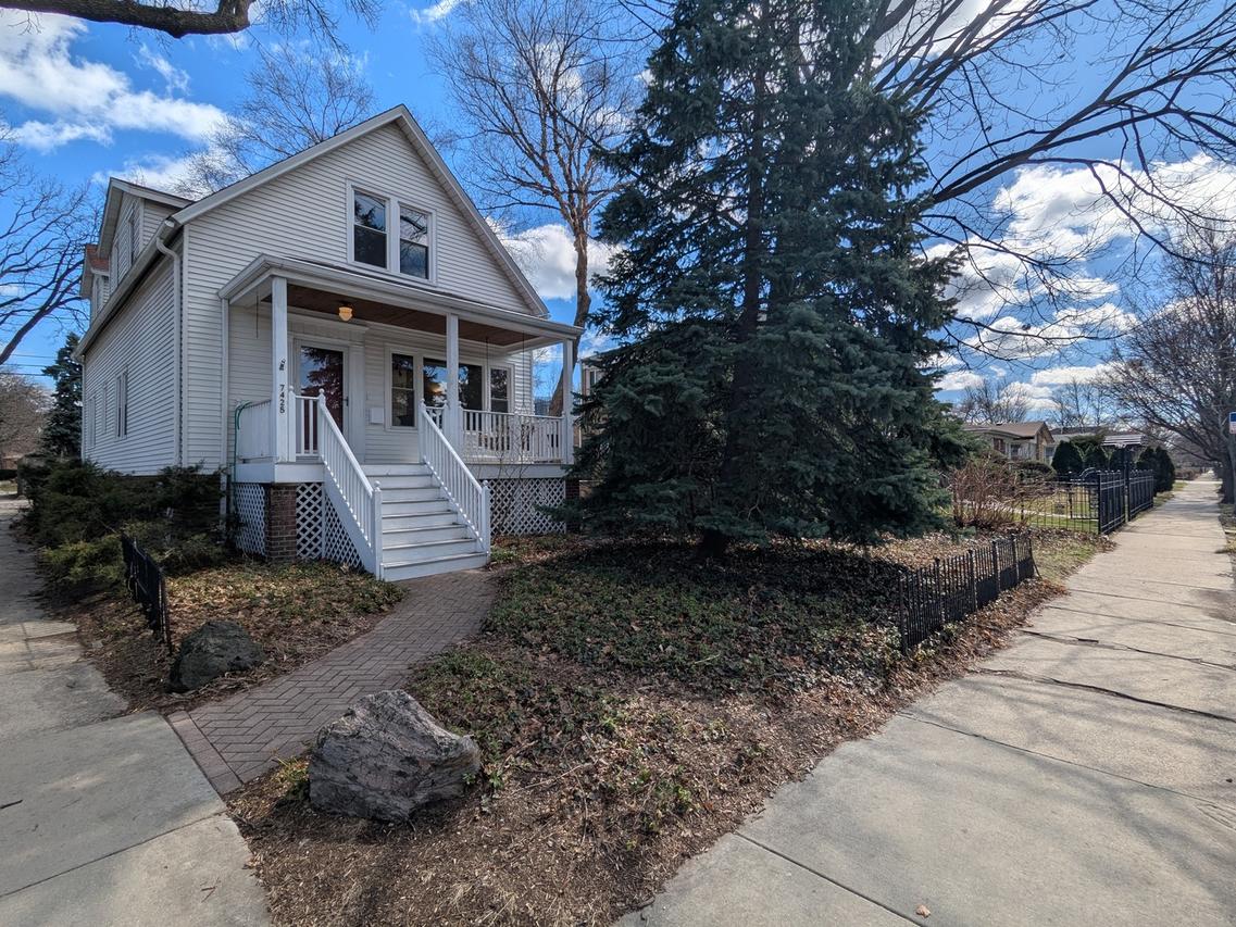 7425 N California Ave., Chicago, IL 60645