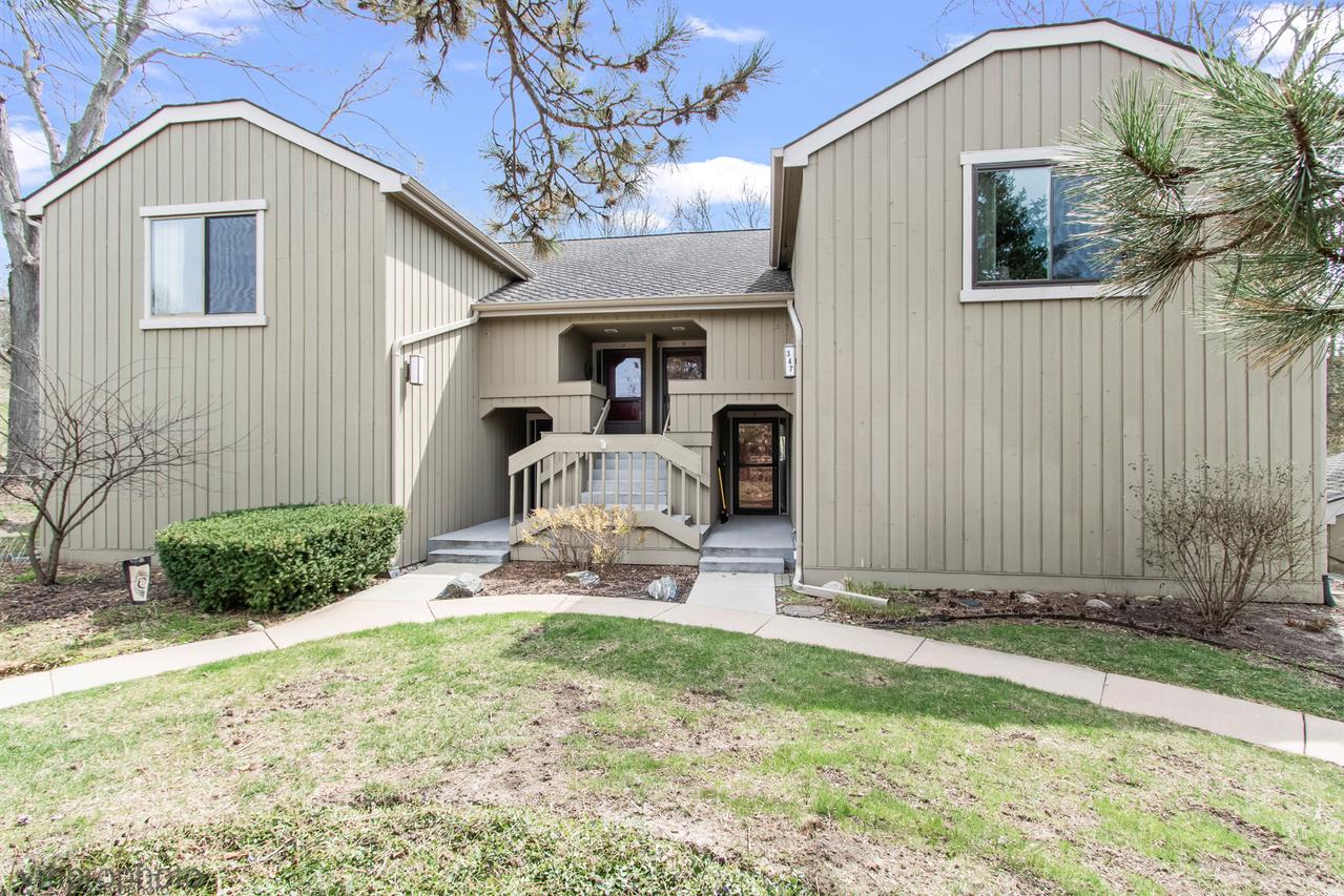 347 Hickory Ln. #A, Lake Barrington, IL 60010