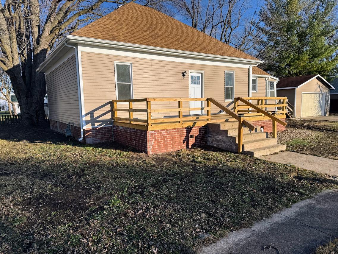 100 S West St., Sadorus, IL 61872