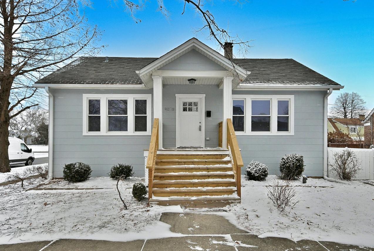 9016 Southview Ave., Brookfield, IL 60513