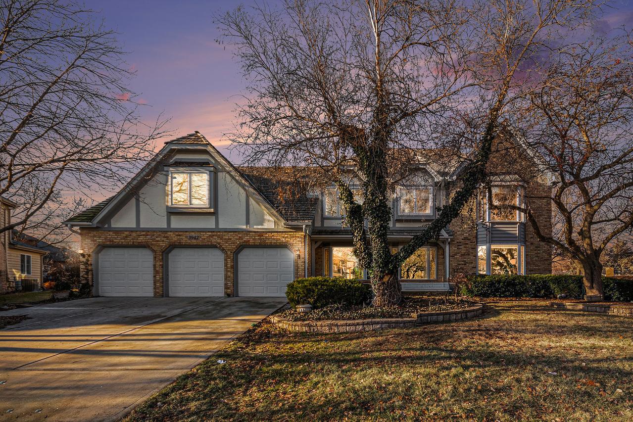 3942 Broadmoor Cir., Naperville, IL 60564