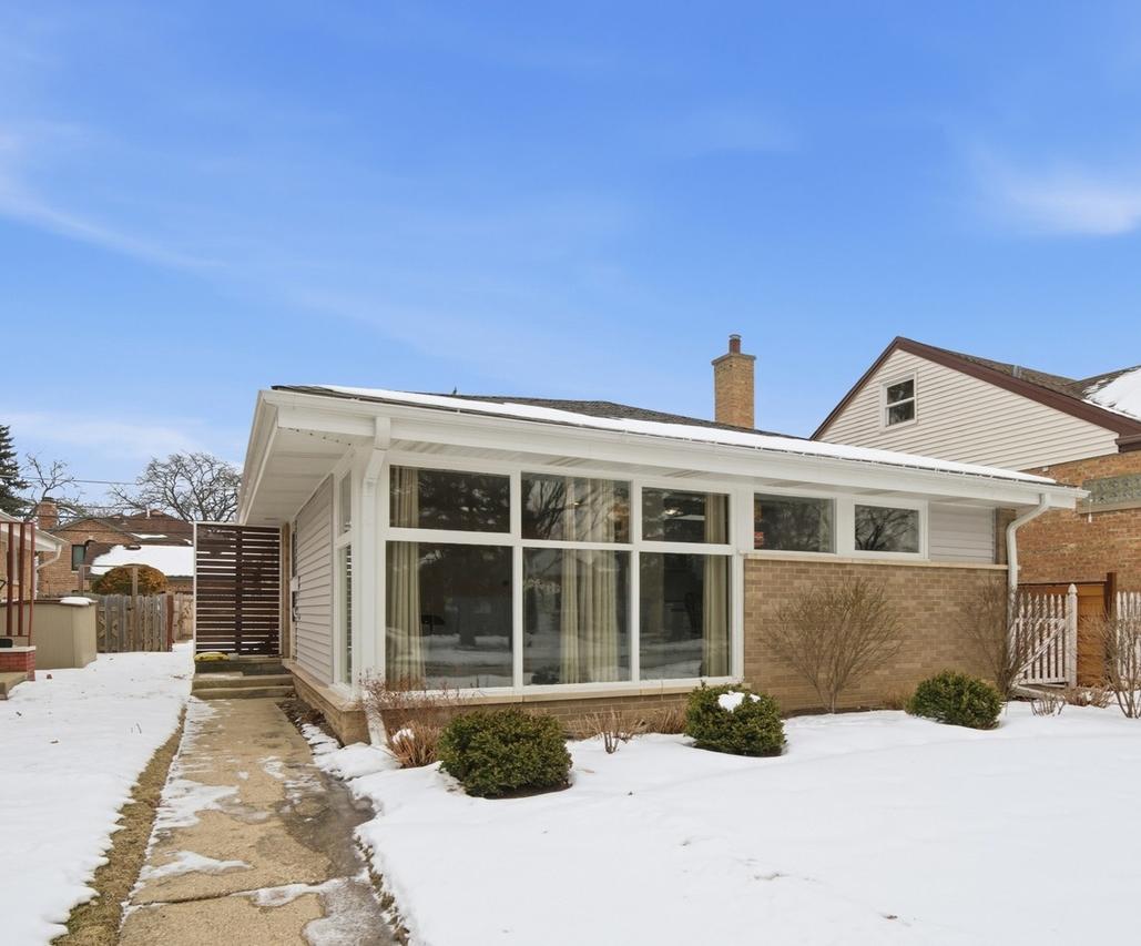 7531 N Karlov Ave., Skokie, IL 60076