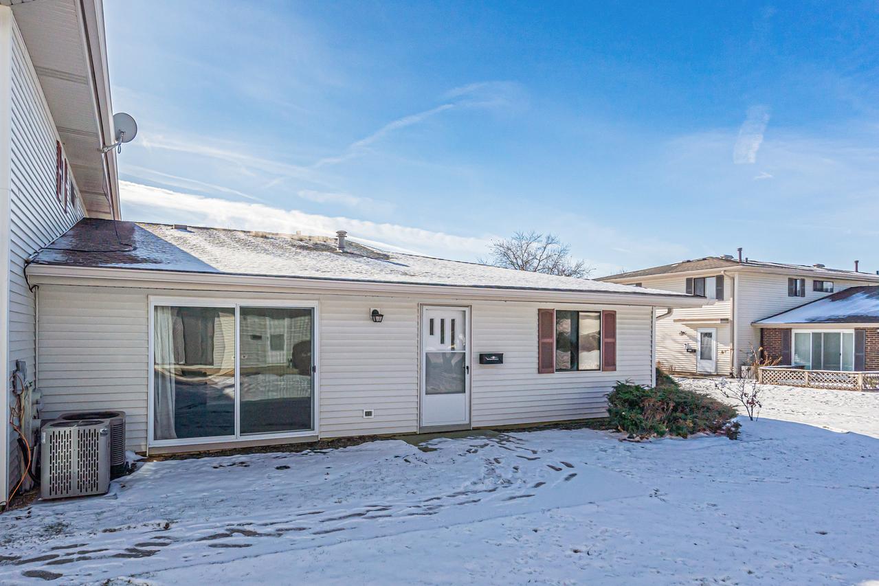 236 Whidah Ct., Schaumburg, IL 60194