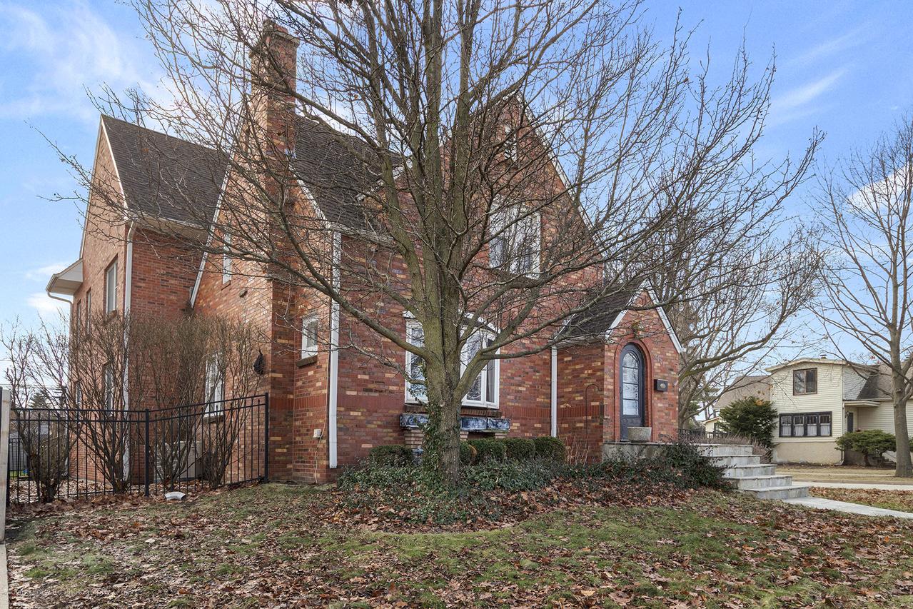 1005 Woodlawn Ave., Des Plaines, IL 60016