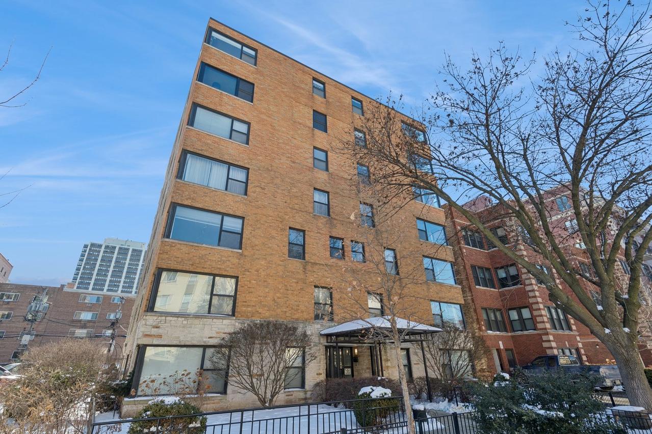 525 W Aldine Ave. #1E, Chicago, IL 60657