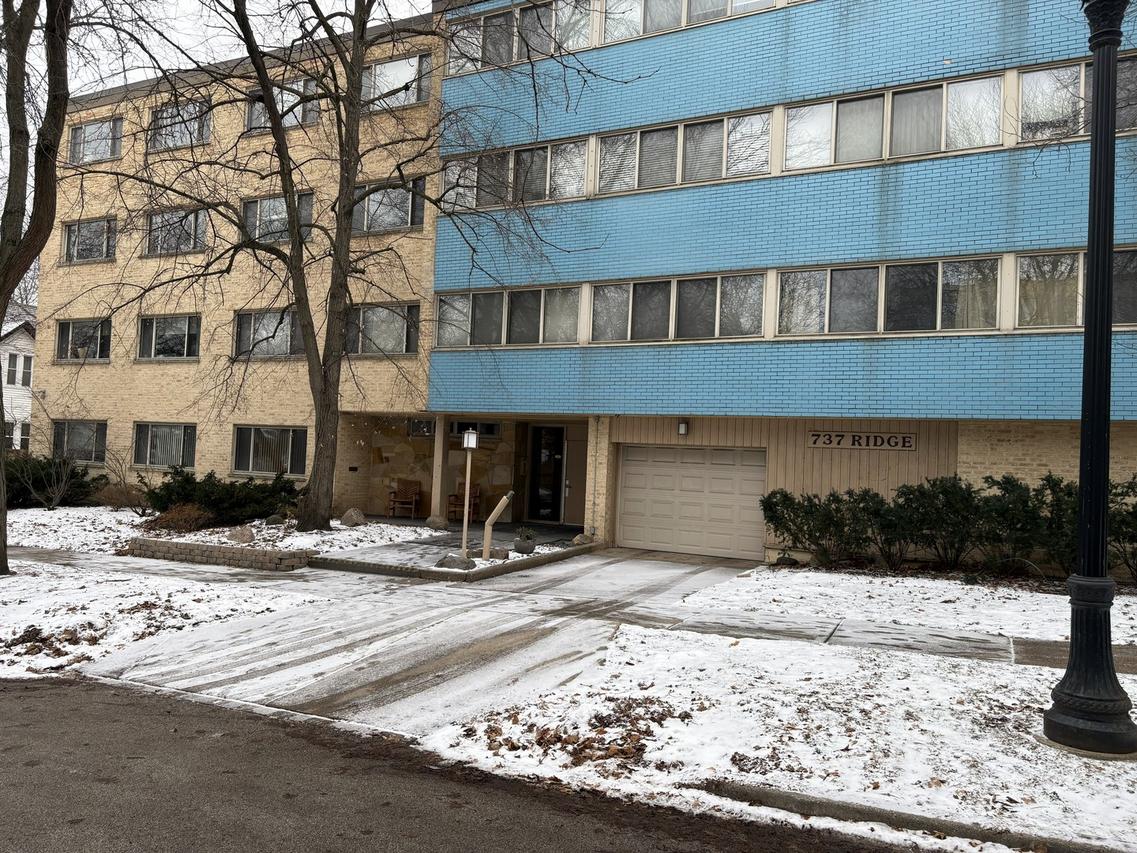 737 Ridge Ave. #1L, Evanston, IL 60602