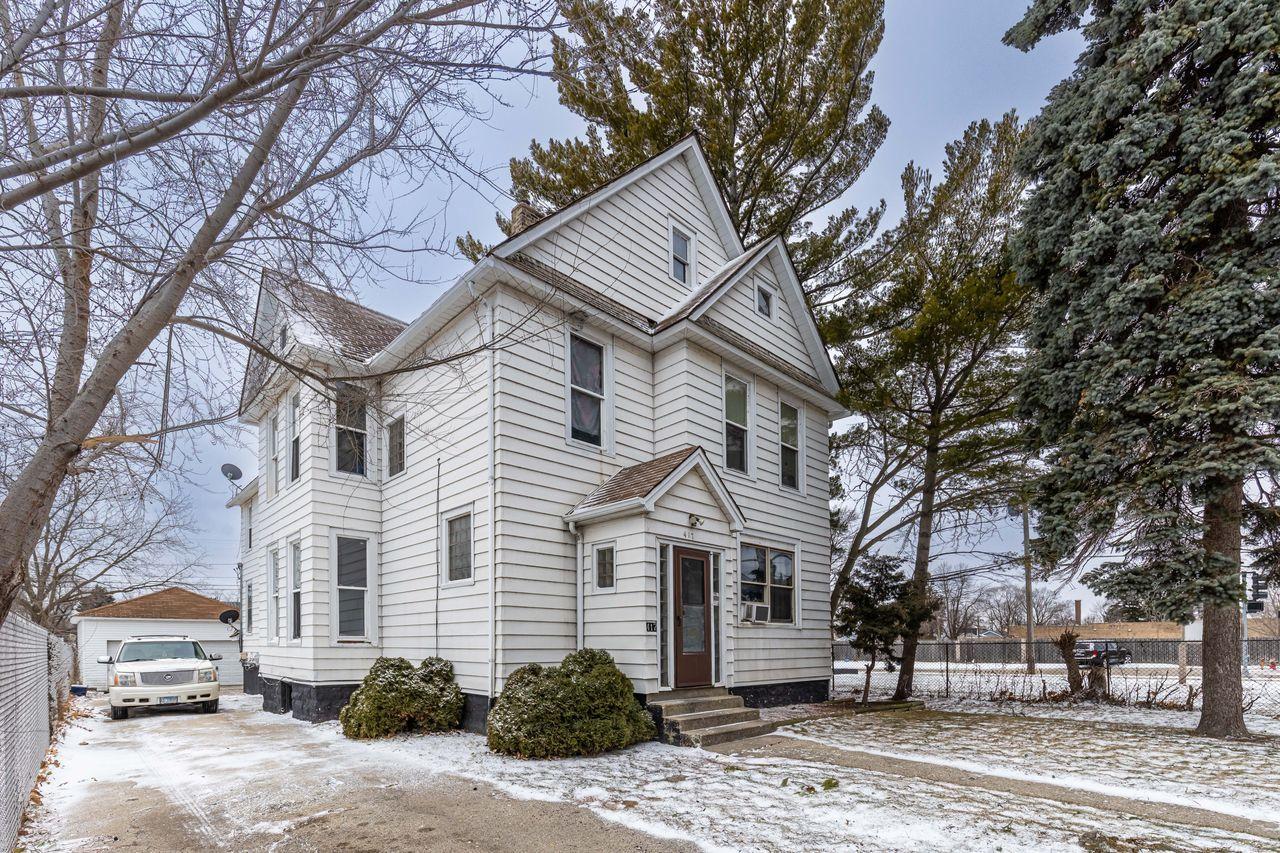 417 10 Th St., North Chicago, IL 60064