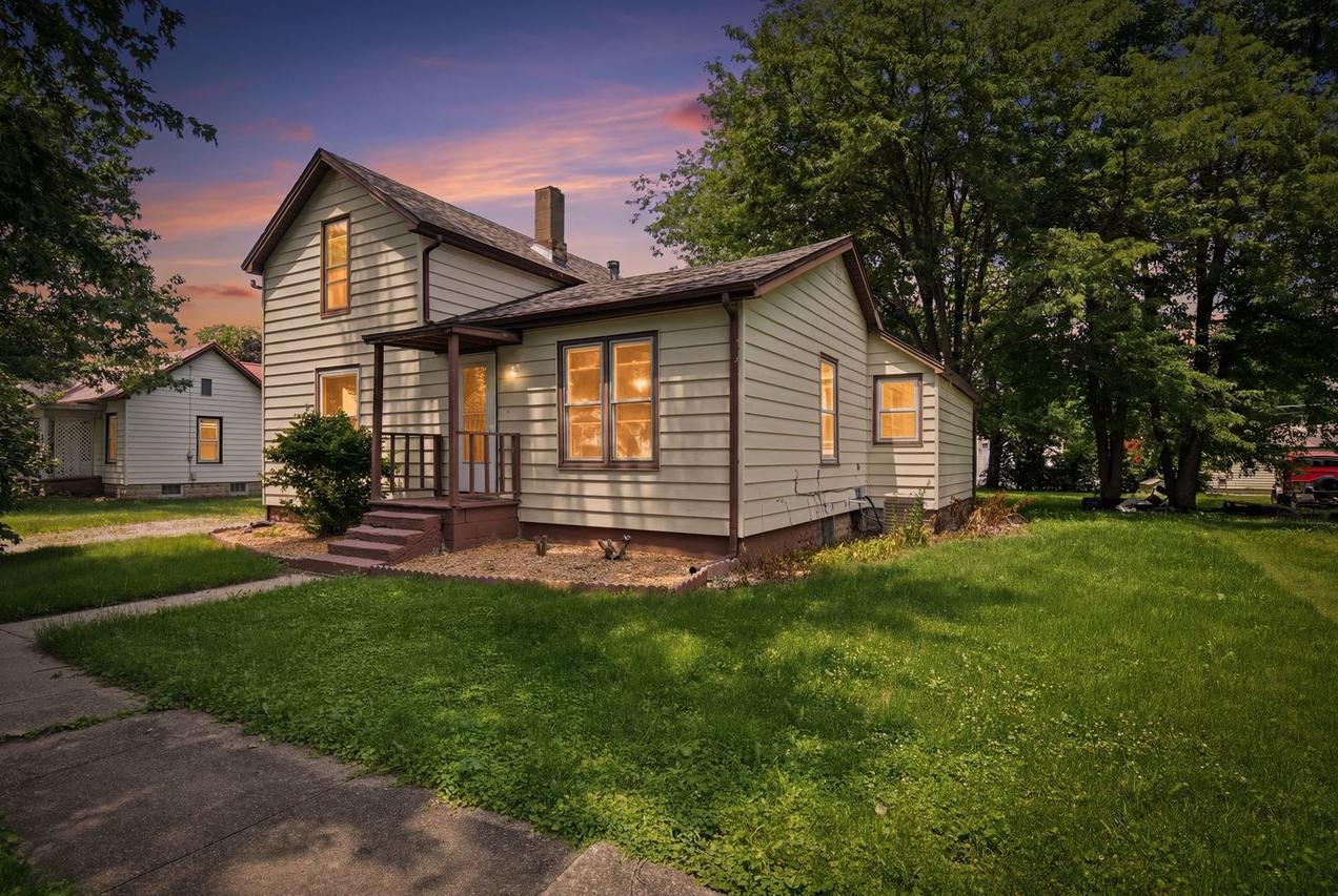 121 E James St., Forrest, IL 61741
