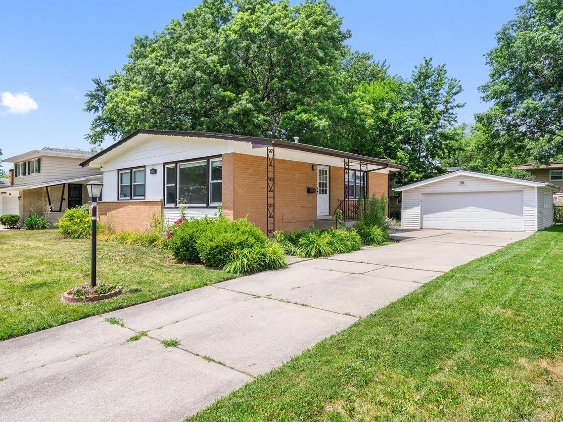 240 N Park Dr., Glenwood, IL 60425