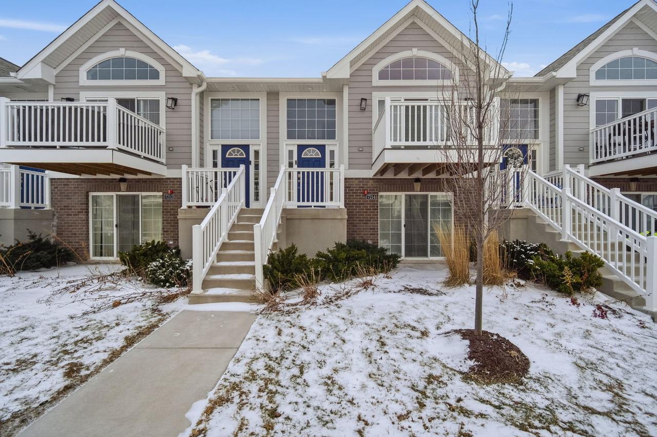 7214 Farmstead Ln., Hanover Park, IL 60133