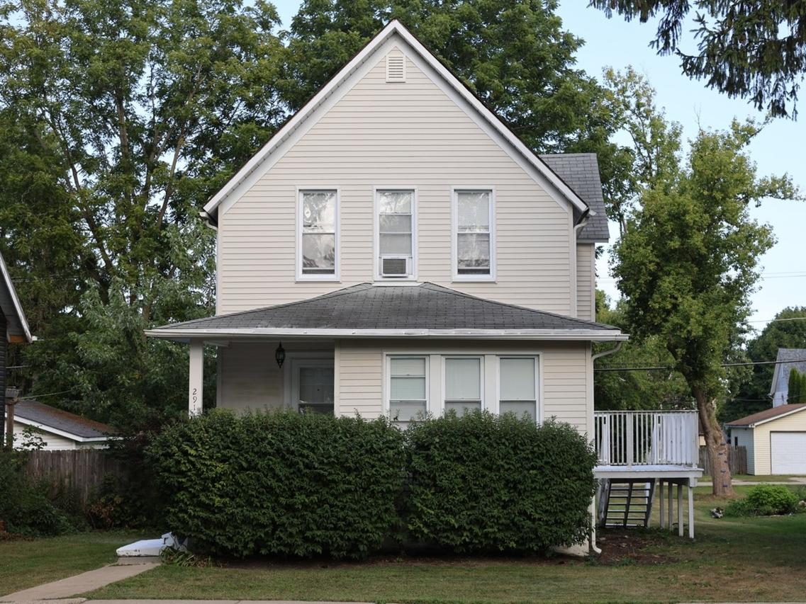 2911 Emmaus Ave., Zion, IL 60099