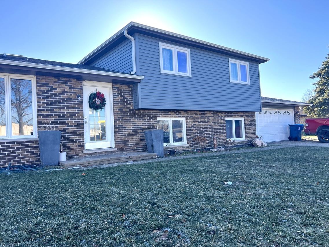 12818 S Blossom Dr., Alsip, IL 60803