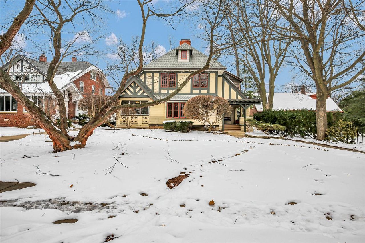 910 W Park Ave., Champaign, IL 61821