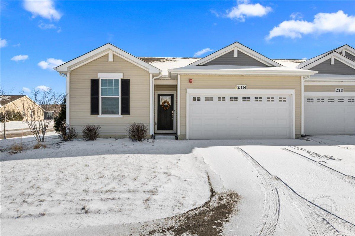 218 Sussex Ct., North Aurora, IL 60542