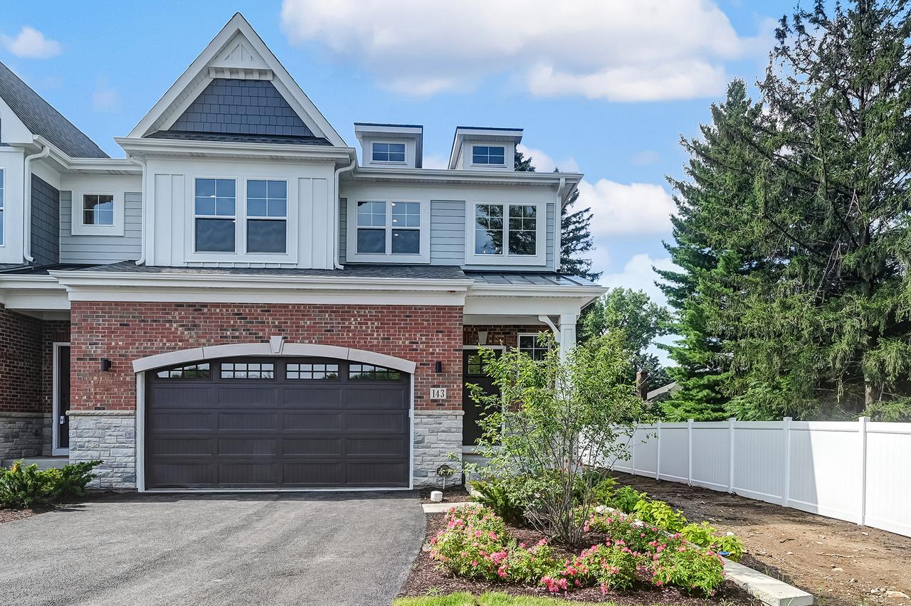 129 Harding Ct., Glen Ellyn, IL 60137