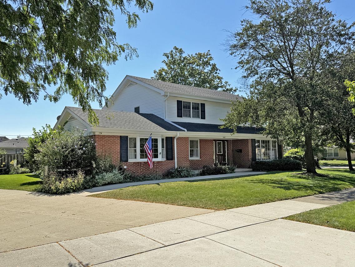 2405 E Miner St., Arlington Heights, IL 60004