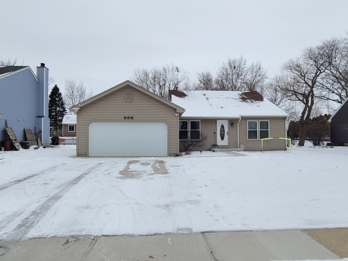 996 Hawthorne Dr., Crystal Lake, IL 60014