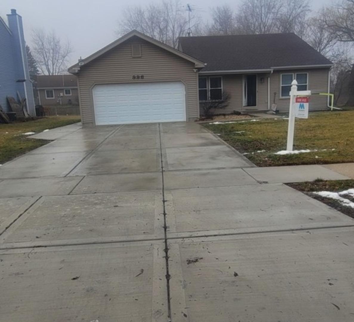 996 Hawthorne Dr., Crystal Lake, IL 60014