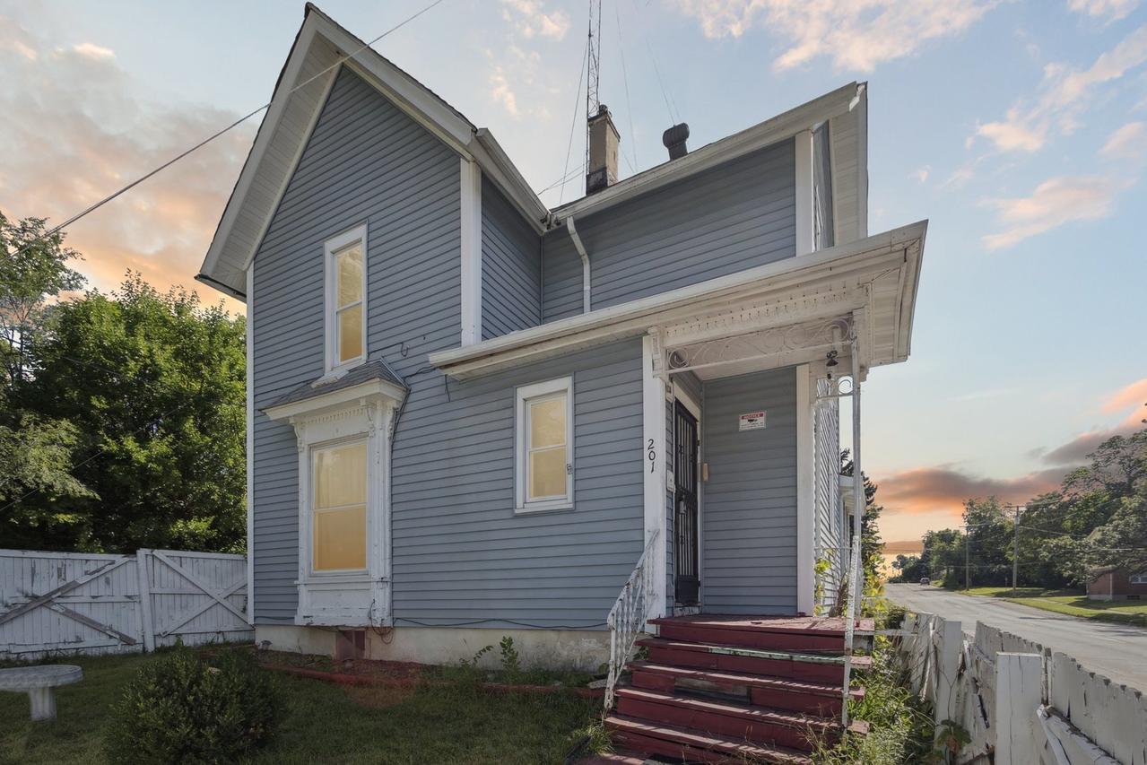 201 N Hinkley Ave., Rockford, IL 61101