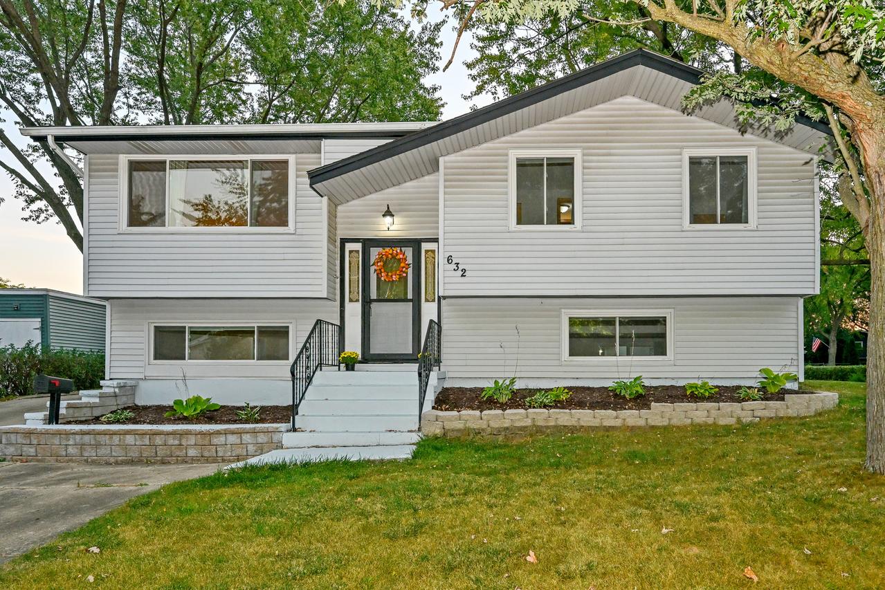 632 Grace Ln., Schaumburg, IL 60193