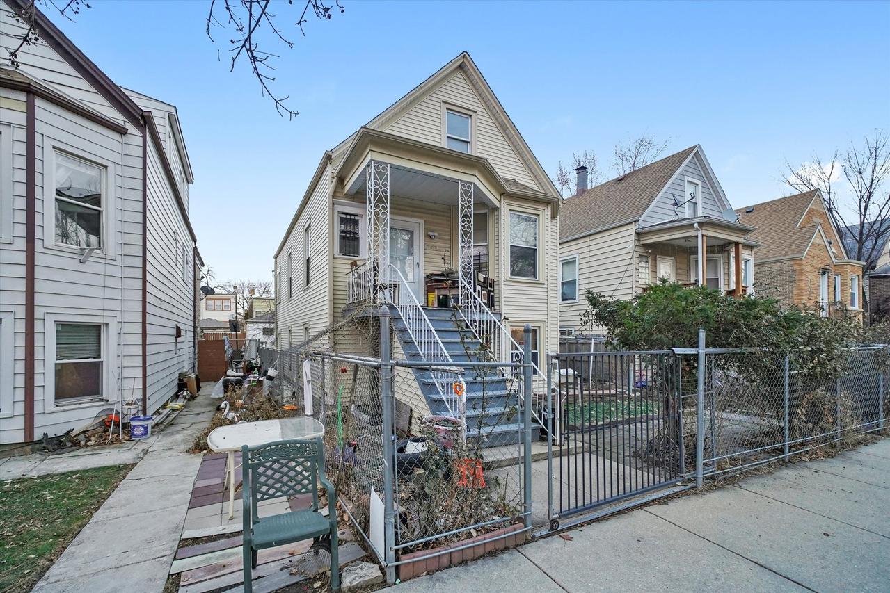 [Address Hidden by Seller], Chicago, IL 60641