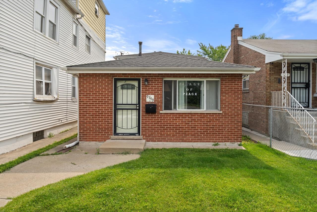 9149 S Dante Ave., Chicago, IL 60619