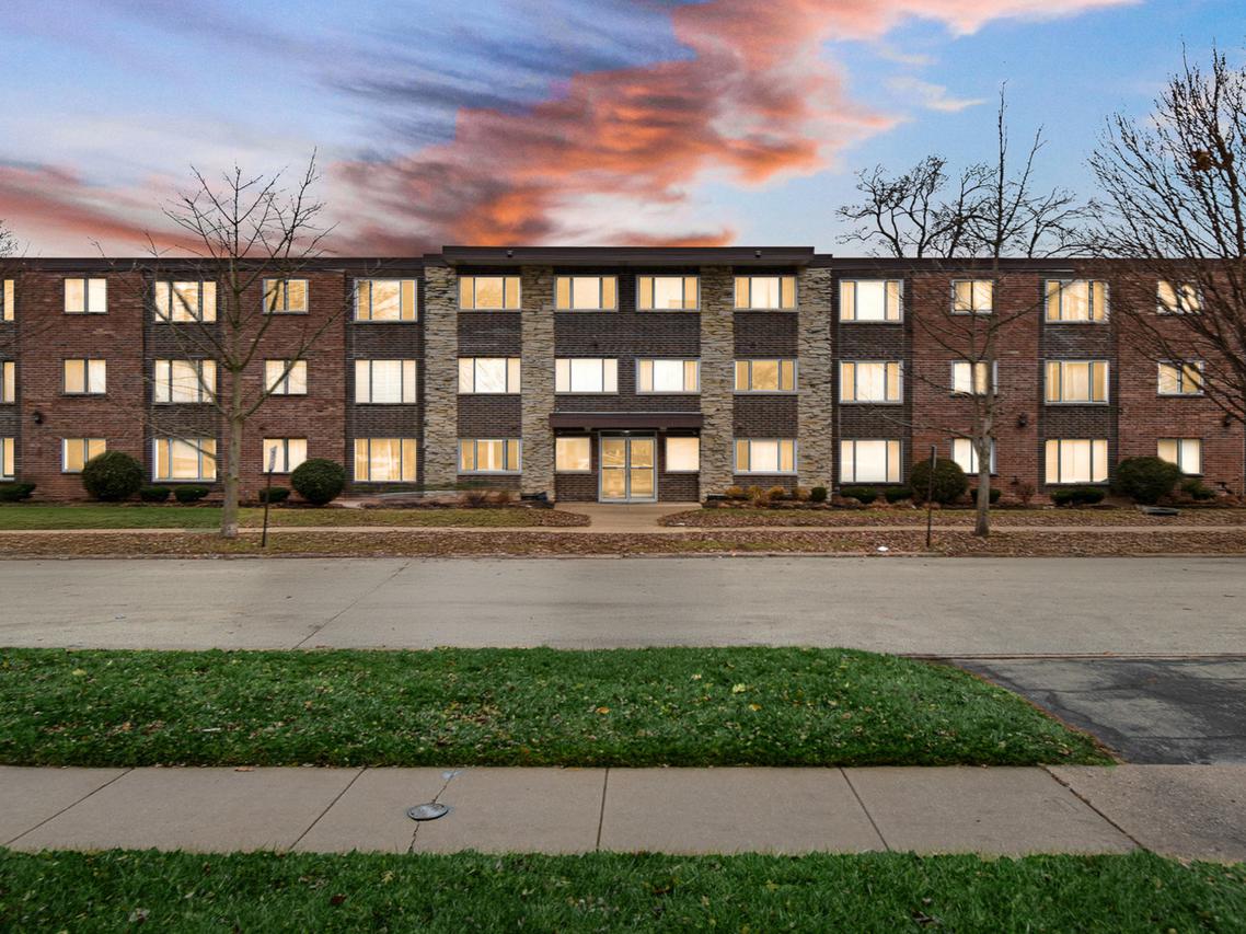10210 Washington Ave. #103, Oak Lawn, IL 60453