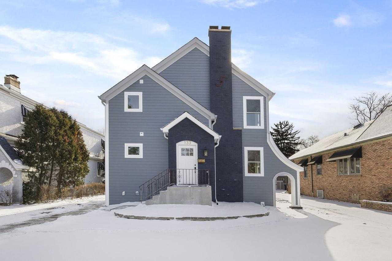133 E Washington St., Villa Park, IL 60181