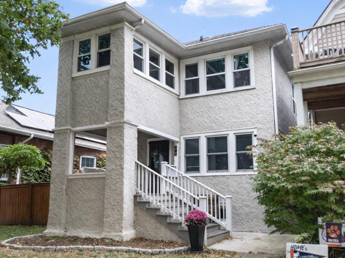 828 Wesley Ave., Oak Park, IL 60304
