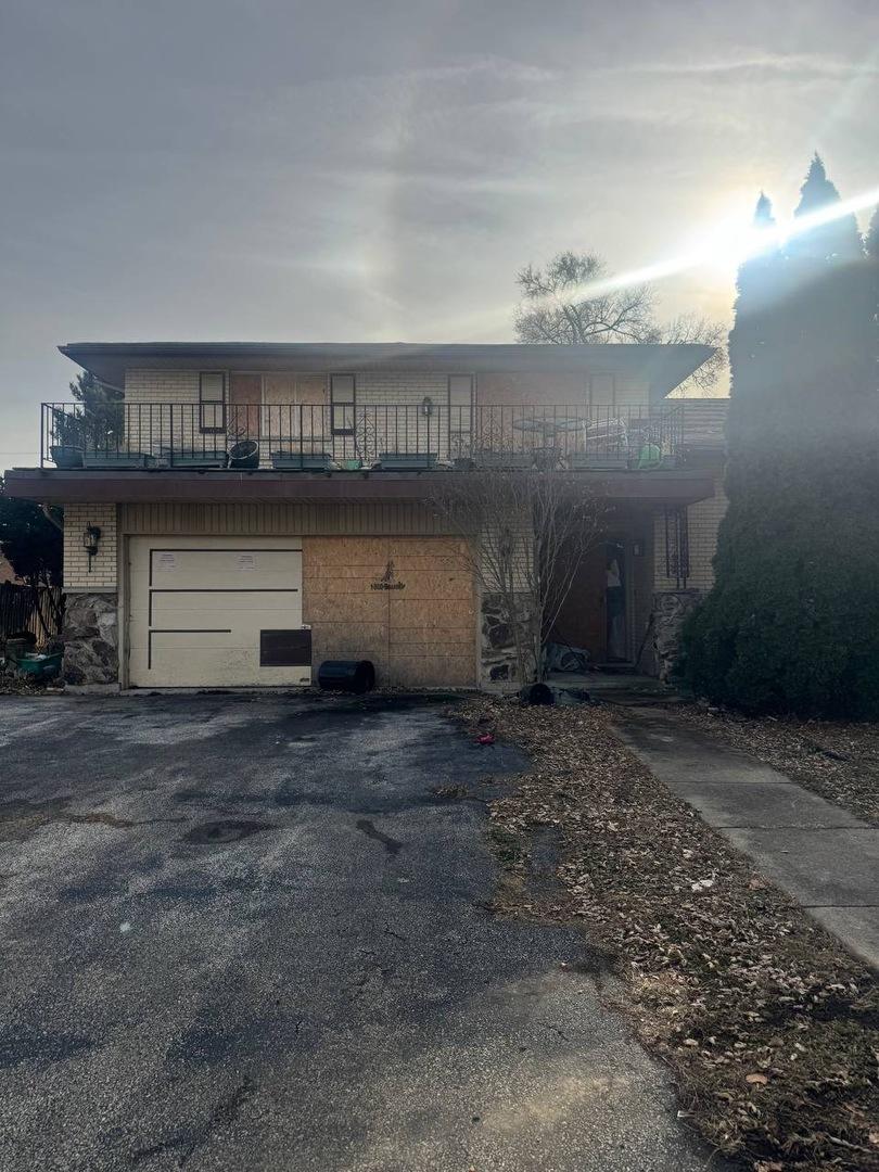 5727 W 82nd St., Burbank, IL 60459