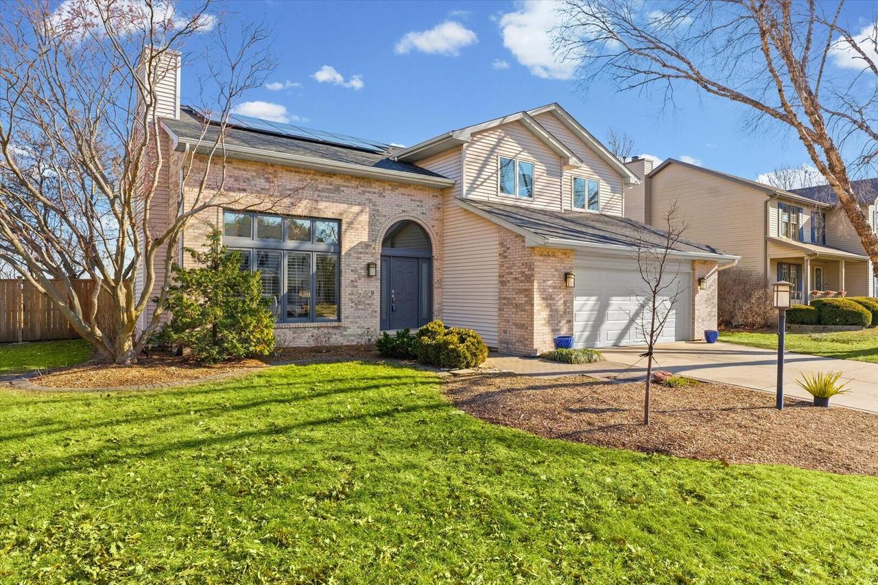 2808 Woodridge Rd., Champaign, IL 61822