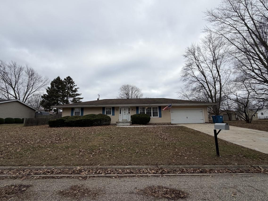 805 Adams Ct., Monticello, IL 61856