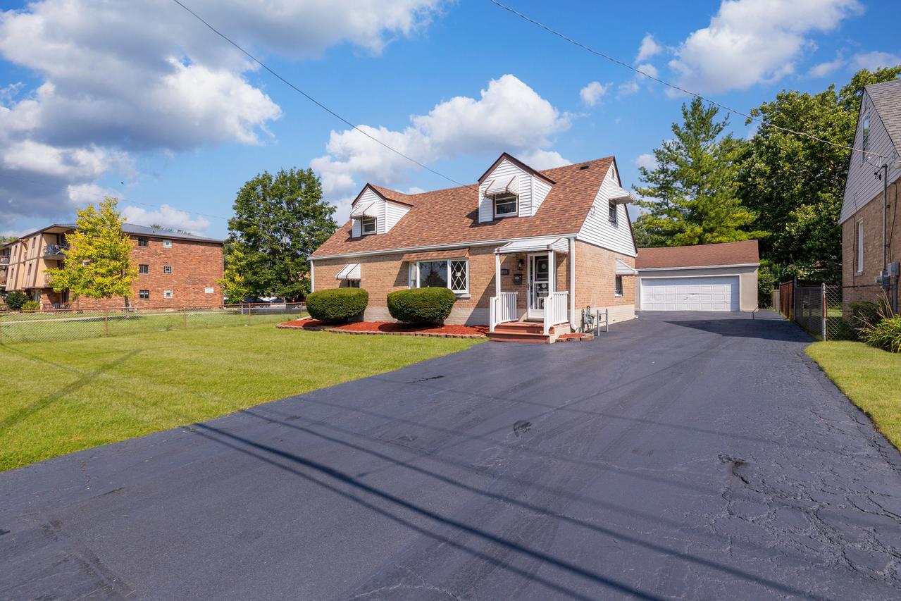 6856 W Crandall Ave., Worth, IL 60482