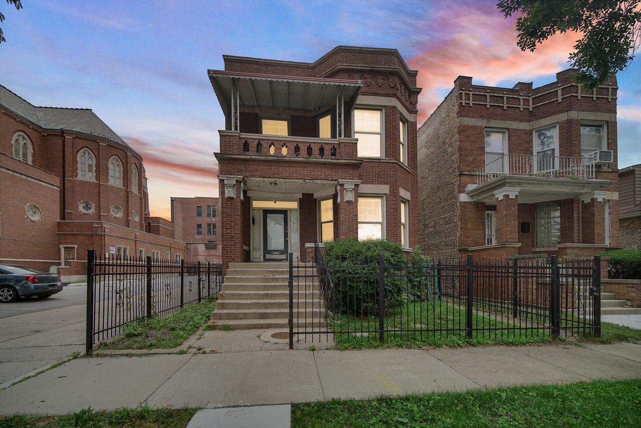 7129 S Prairie Ave., Chicago, IL 60619