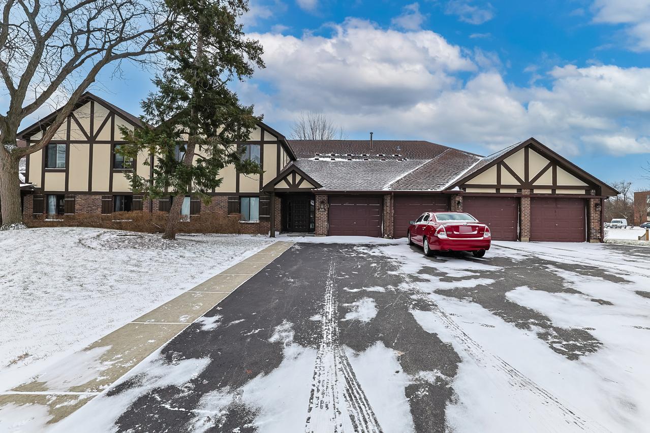 1030 Cottonwood Ct. #2A, Wheeling, IL 60090