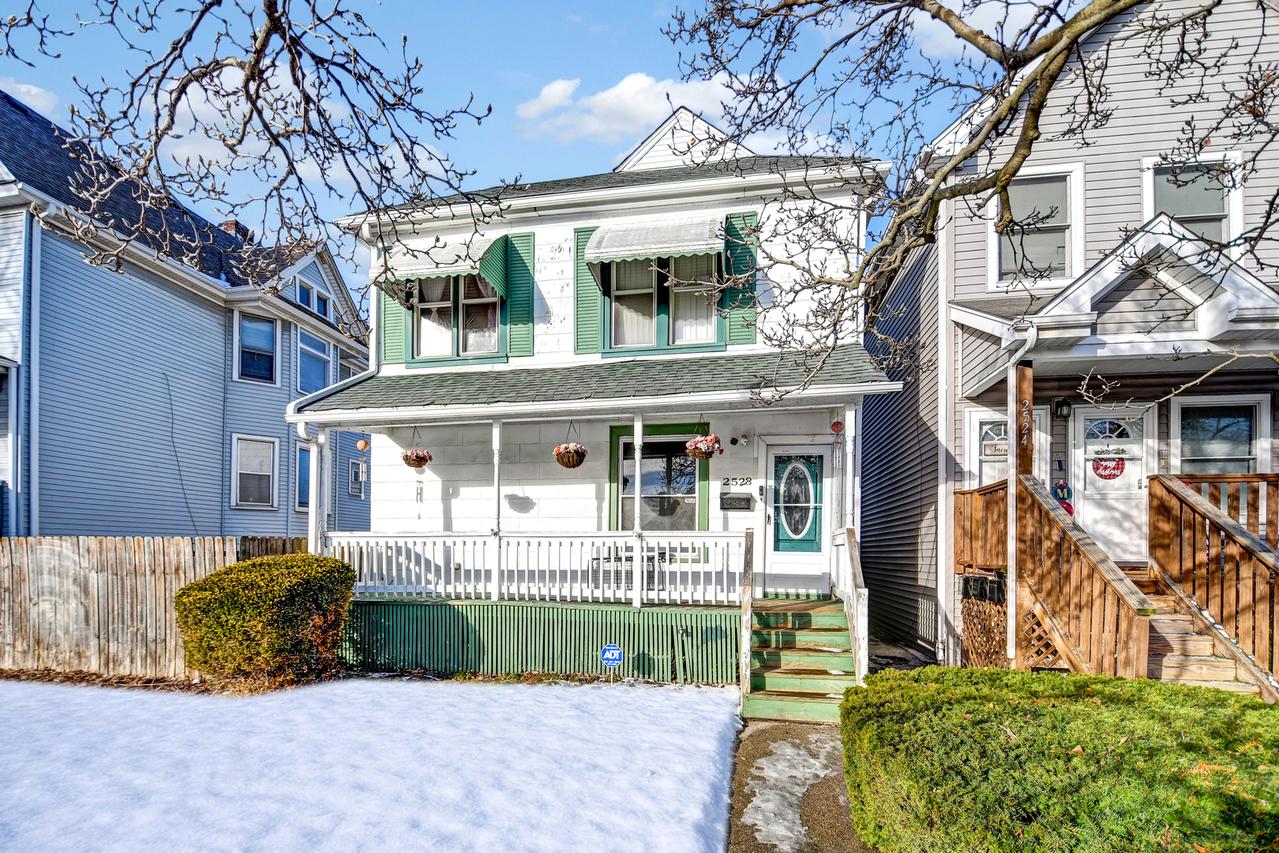 2528 Cochran St., Blue Island, IL 60406