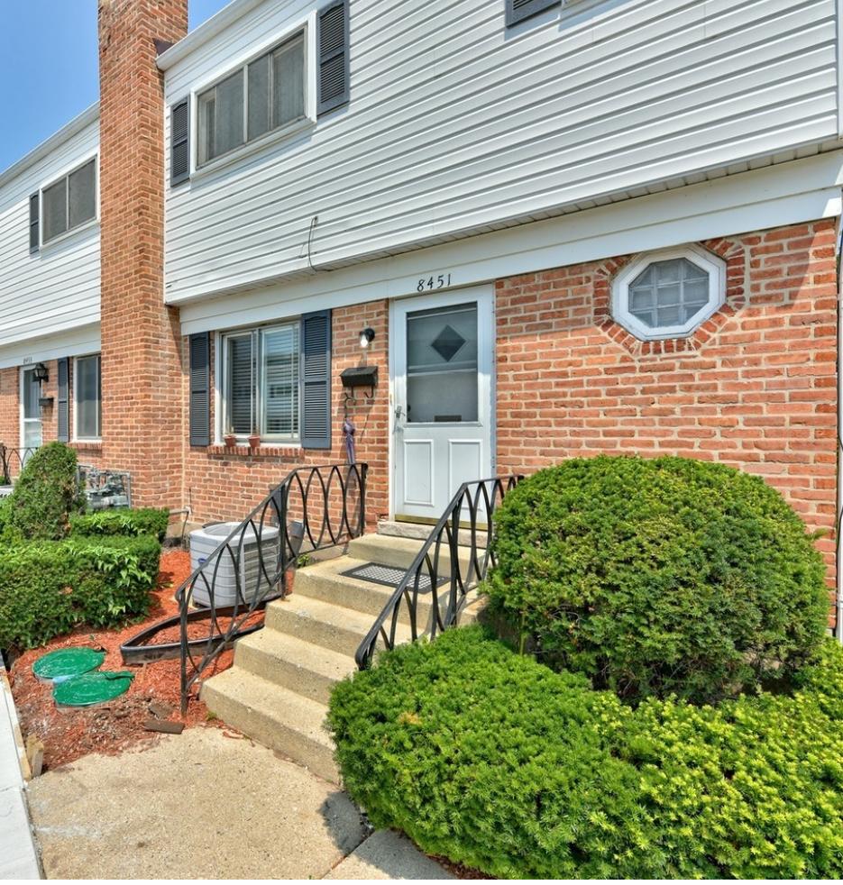 8451 Linder Ct., Skokie, IL 60077