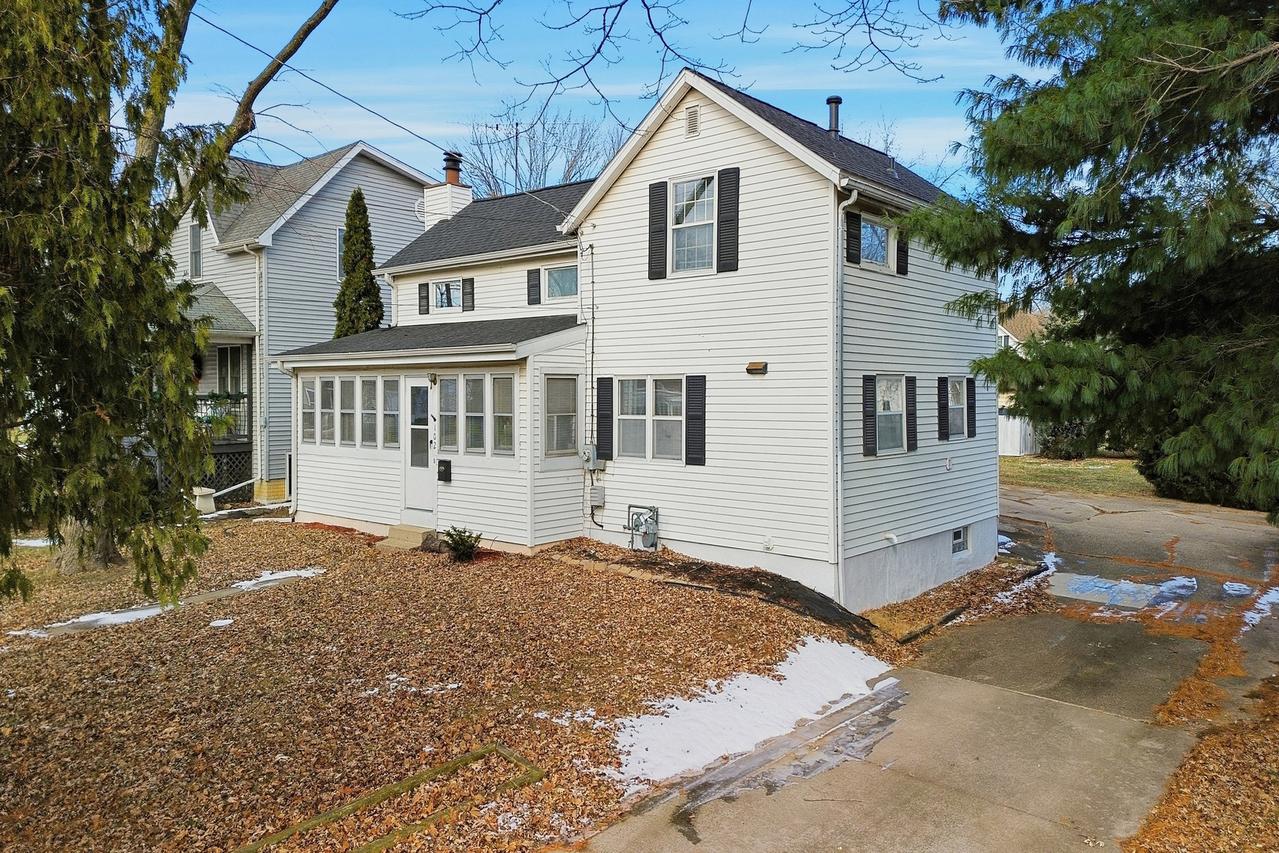 102 E Winfield St., Morrison, IL 61270