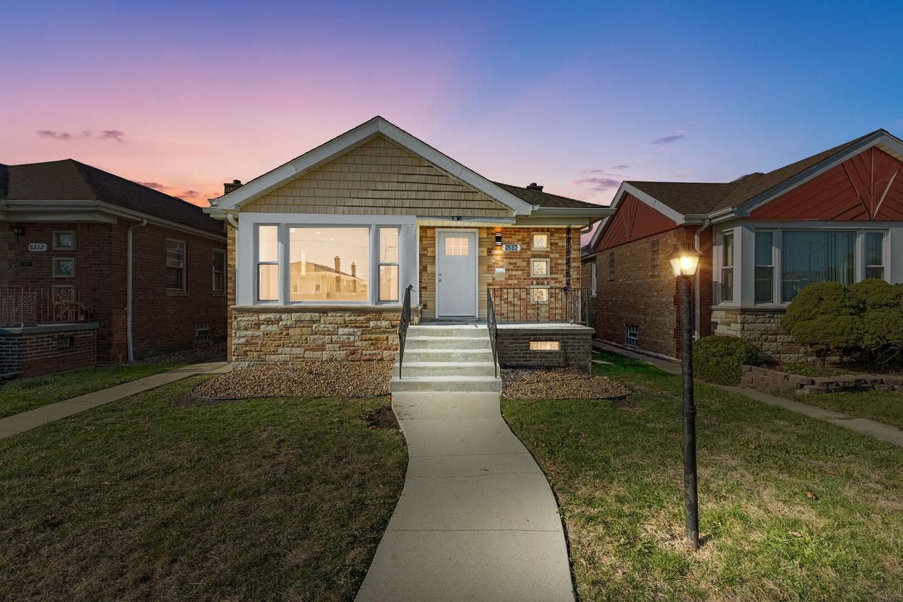8208 S Sacramento Ave., Chicago, IL 60652